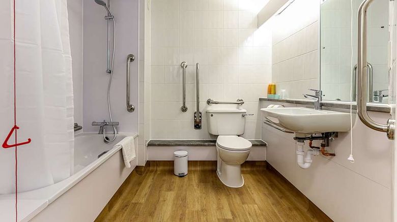<b>Days Inn Fleet M3 Room</b>. Images powered by <a href="https://iceportal.shijigroup.com/" title="IcePortal" target="_blank">IcePortal</a>.