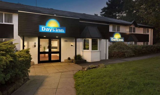 Days Inn Fleet M3 Exterior