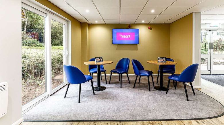 <b>Days Inn Fleet M3 Lobby</b>. Images powered by <a href="https://iceportal.shijigroup.com/" title="IcePortal" target="_blank">IcePortal</a>.