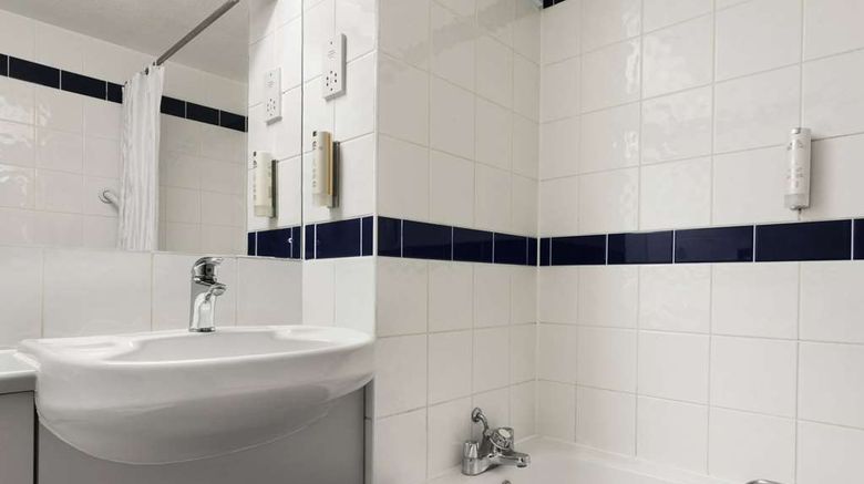 <b>Days Inn Warwick North M40 Room</b>. Images powered by <a href="https://iceportal.shijigroup.com/" title="IcePortal" target="_blank">IcePortal</a>.
