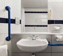 Days Inn Warwick North M40 Room