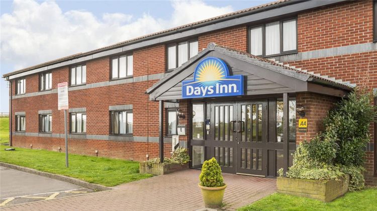 Days Inn Sheffield M1 Exterior