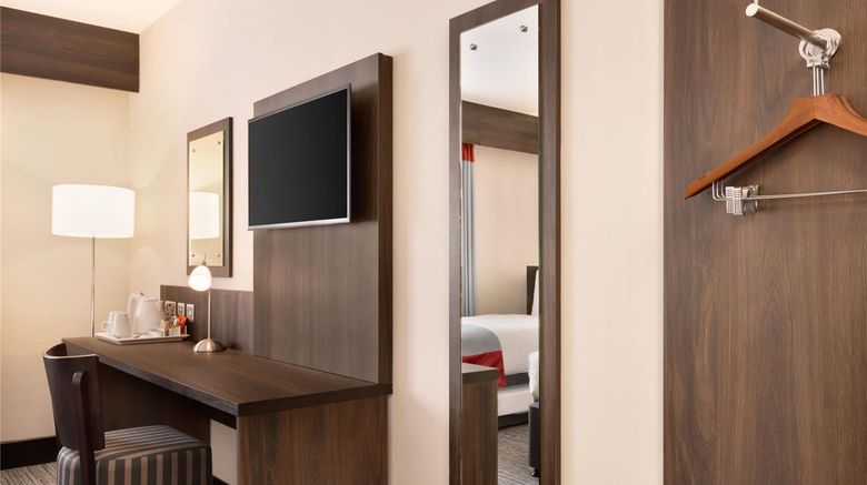 <b>Ramada Bristol Room</b>. Images powered by <a href="https://iceportal.shijigroup.com/" title="IcePortal" target="_blank">IcePortal</a>.