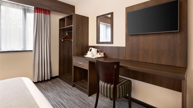 <b>Ramada Bristol Room</b>. Images powered by <a href="https://iceportal.shijigroup.com/" title="IcePortal" target="_blank">IcePortal</a>.
