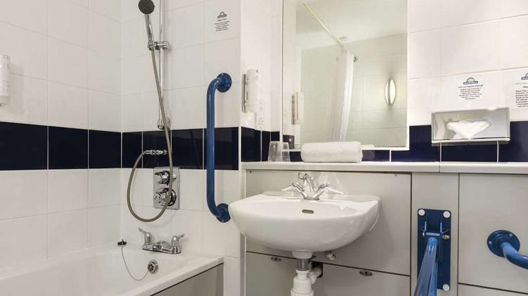 Days Inn Michaelwood M5 Room