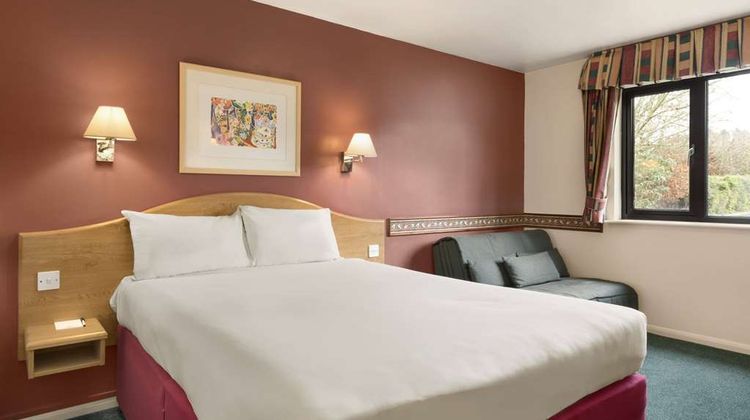 Days Inn Michaelwood M5 Room