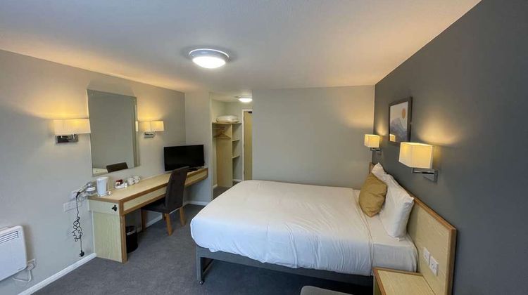 Days Inn Sedgemoor Room