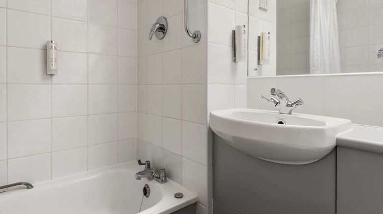 <b>Days Inn Bridgend Cardiff M4 Room</b>. Images powered by <a href="https://iceportal.shijigroup.com/" title="IcePortal" target="_blank">IcePortal</a>.