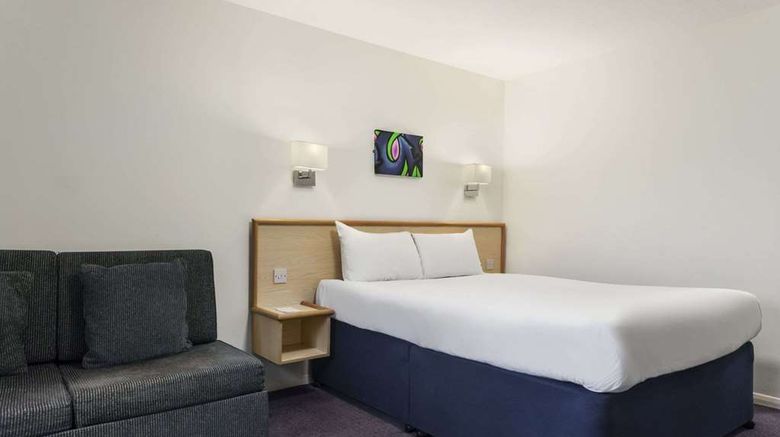 <b>Days Inn Bridgend Cardiff M4 Room</b>. Images powered by <a href="https://iceportal.shijigroup.com/" title="IcePortal" target="_blank">IcePortal</a>.