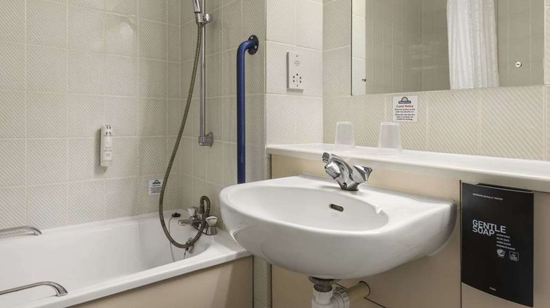 <b>Days Inn Bridgend Cardiff M4 Room</b>. Images powered by <a href="https://iceportal.shijigroup.com/" title="IcePortal" target="_blank">IcePortal</a>.