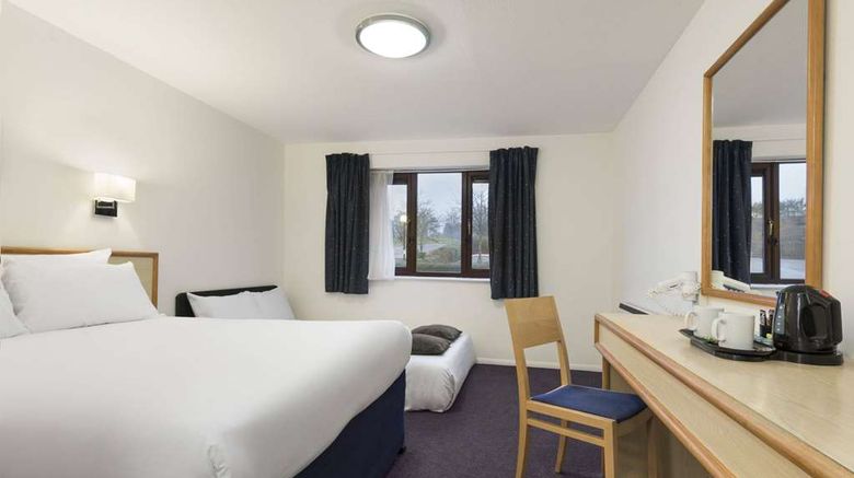 <b>Days Inn Bridgend Cardiff M4 Room</b>. Images powered by <a href="https://iceportal.shijigroup.com/" title="IcePortal" target="_blank">IcePortal</a>.