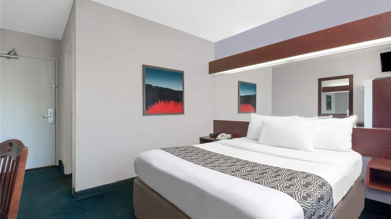 <b>Microtel Inn & Suites by Wyndham London Room</b>. Images powered by <a href="https://iceportal.shijigroup.com/" title="IcePortal" target="_blank">IcePortal</a>.