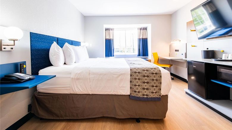<b>Microtel Inn & Suites by Wyndham London Suite</b>. Images powered by <a href="https://iceportal.shijigroup.com/" title="IcePortal" target="_blank">IcePortal</a>.