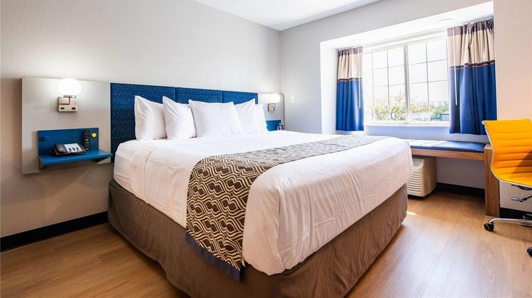 Microtel Inn & Suites by Wyndham London Suite