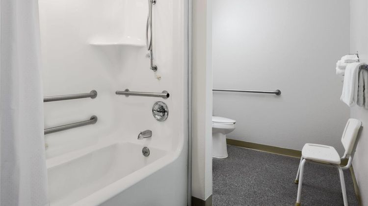 Microtel Inn & Suites by Wyndham London Room