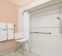 Super 8 Vermilion Room