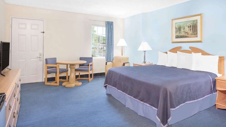 <b>Howard Johnson Express Inn Staunton Room</b>. Images powered by <a href="https://iceportal.shijigroup.com/" title="IcePortal" target="_blank">IcePortal</a>.