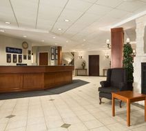 Travelodge - Strathmore Lobby