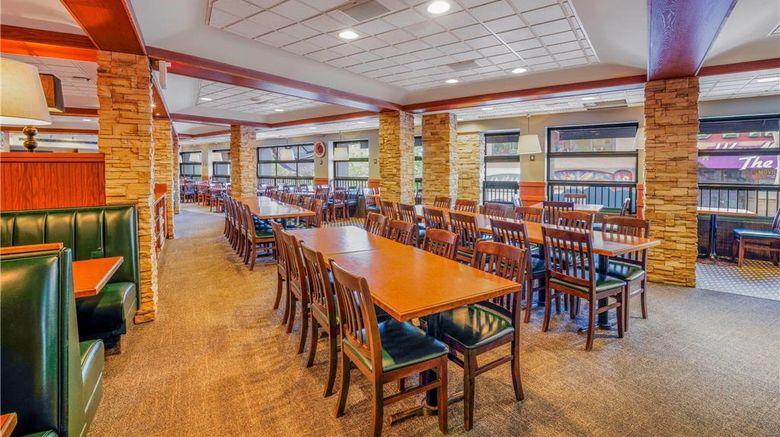 <b>Travelodge Niagara Falls at the Falls Restaurant</b>. Images powered by <a href="https://iceportal.shijigroup.com/" title="IcePortal" target="_blank">IcePortal</a>.