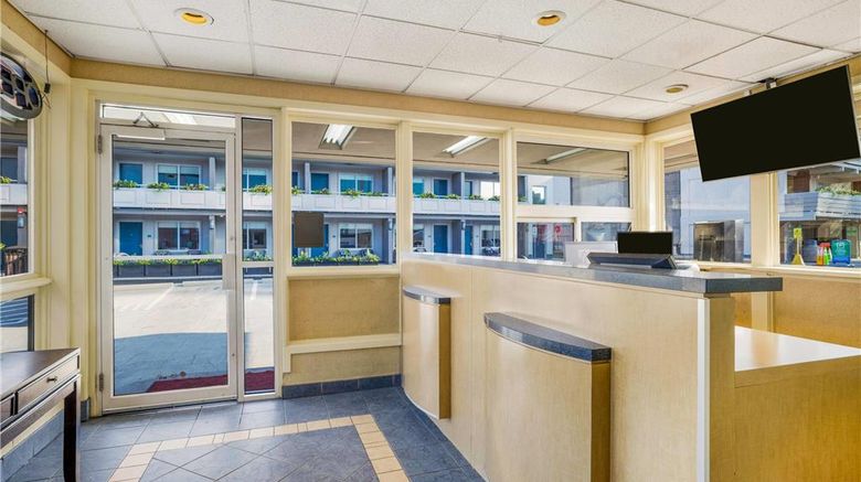 <b>Travelodge Niagara Falls at the Falls Lobby</b>. Images powered by <a href="https://iceportal.shijigroup.com/" title="IcePortal" target="_blank">IcePortal</a>.