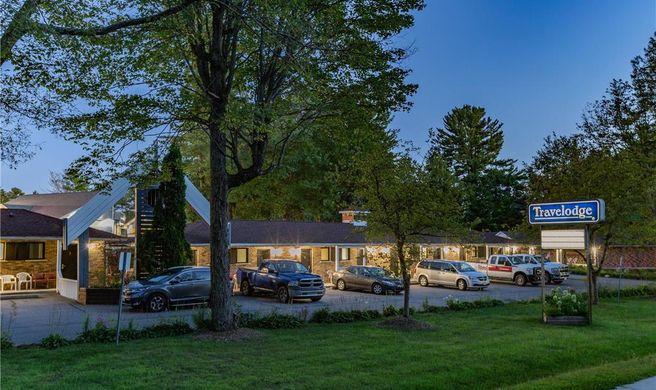 Tru by Hilton Bracebridge ON Exterior