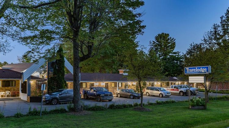 Tru by Hilton Bracebridge ON Exterior