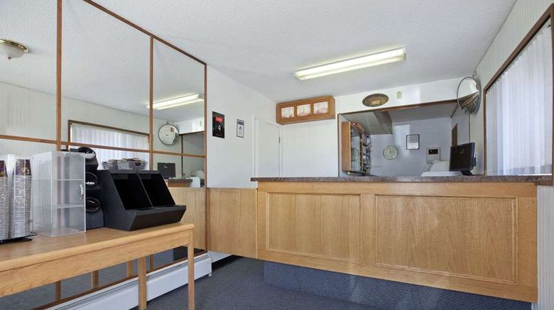 <b>Travelodge Moose Jaw Lobby</b>. Images powered by <a href="https://iceportal.shijigroup.com/" title="IcePortal" target="_blank">IcePortal</a>.