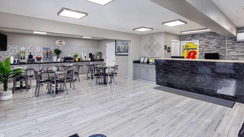 <b>Super 8 Nashville West Lobby</b>. Images powered by <a href="https://iceportal.shijigroup.com/" title="IcePortal" target="_blank">IcePortal</a>.