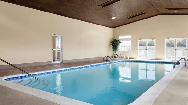 <b>Baymont Inn & Suites Elizabethtown Pool</b>. Images powered by <a href="https://iceportal.shijigroup.com/" title="IcePortal" target="_blank">IcePortal</a>.