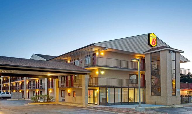 Super 8 Fredericksburg Exterior