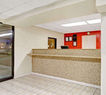 Super 8 Fredericksburg Lobby