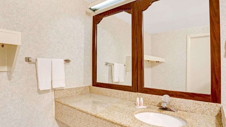 <b>Super 8 Fredericksburg Room</b>. Images powered by <a href="https://iceportal.shijigroup.com/" title="IcePortal" target="_blank">IcePortal</a>.