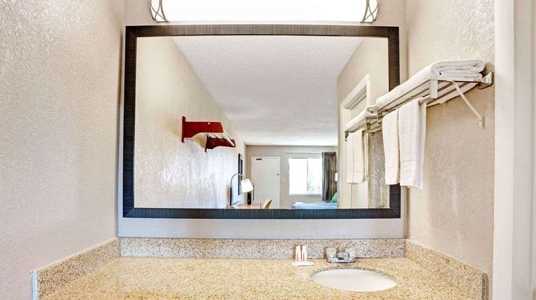 <b>Super 8 Fredericksburg Room</b>. Images powered by <a href="https://iceportal.shijigroup.com/" title="IcePortal" target="_blank">IcePortal</a>.
