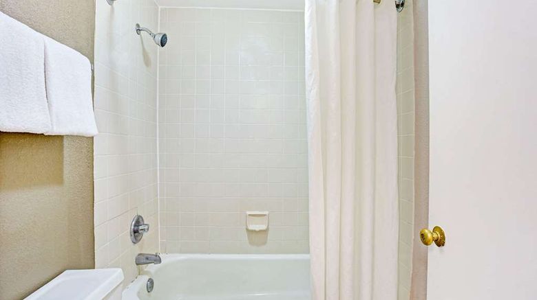 <b>Super 8 Fredericksburg Room</b>. Images powered by <a href="https://iceportal.shijigroup.com/" title="IcePortal" target="_blank">IcePortal</a>.