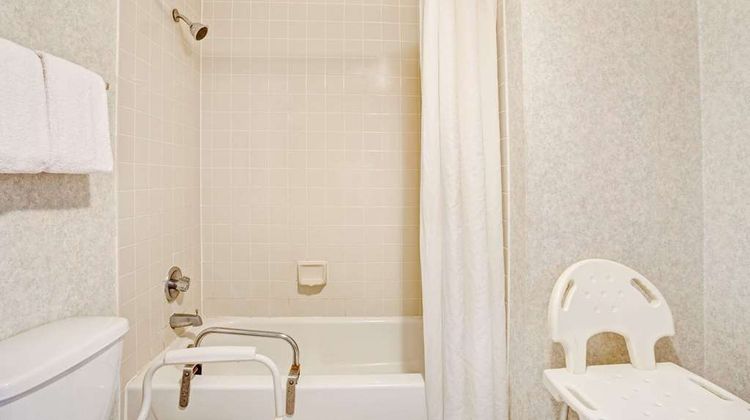 Super 8 Fredericksburg Room
