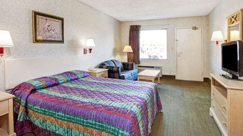 <b>Super 8 Fredericksburg Room</b>. Images powered by <a href="https://iceportal.shijigroup.com/" title="IcePortal" target="_blank">IcePortal</a>.