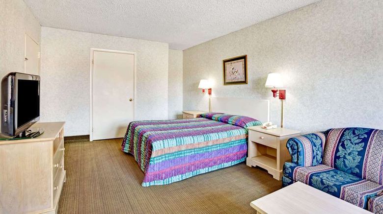 <b>Super 8 Fredericksburg Room</b>. Images powered by <a href="https://iceportal.shijigroup.com/" title="IcePortal" target="_blank">IcePortal</a>.