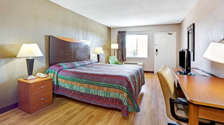 <b>Super 8 Fredericksburg Room</b>. Images powered by <a href="https://iceportal.shijigroup.com/" title="IcePortal" target="_blank">IcePortal</a>.