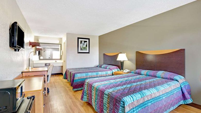 <b>Super 8 Fredericksburg Room</b>. Images powered by <a href="https://iceportal.shijigroup.com/" title="IcePortal" target="_blank">IcePortal</a>.