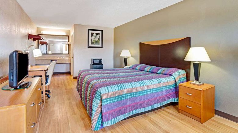 <b>Super 8 Fredericksburg Room</b>. Images powered by <a href="https://iceportal.shijigroup.com/" title="IcePortal" target="_blank">IcePortal</a>.
