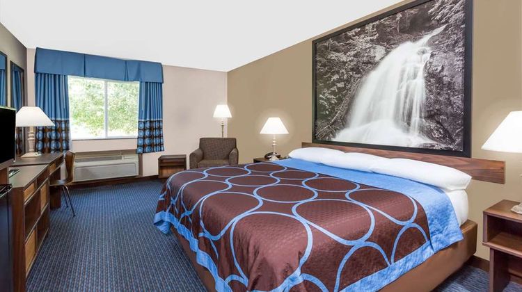Super 8 El Dorado Room
