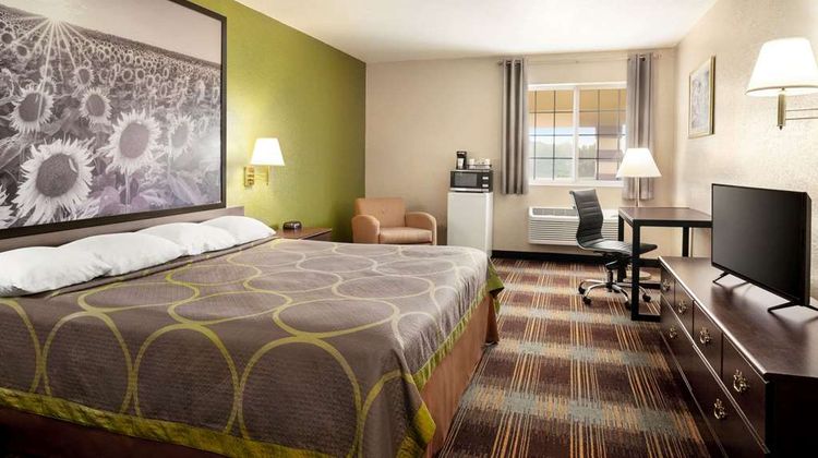 Super 8 Holton Room