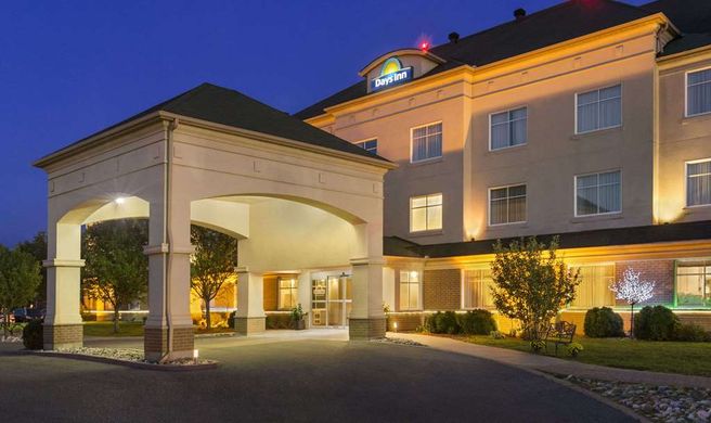 Days Inn Ottawa Airport Exterior