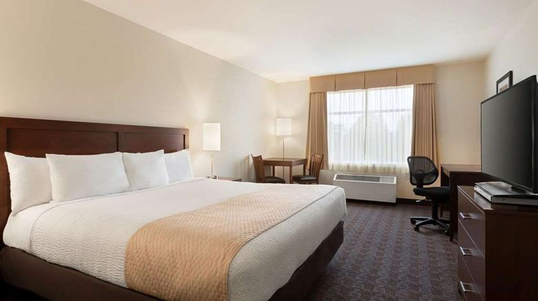 <b>Days Inn Ottawa Airport Room</b>. Images powered by <a href="https://iceportal.shijigroup.com/" title="IcePortal" target="_blank">IcePortal</a>.