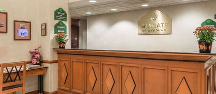 Wingate by Wyndham Indianapolis Airport Lobby