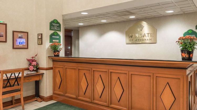 Wingate by Wyndham Indianapolis Airport Lobby