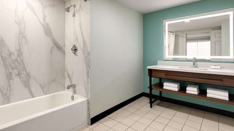 Wingate by Wyndham Green Bay/Airport Room