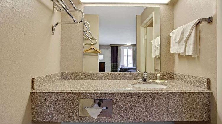 Super 8 Oklahoma/Frontier City Room