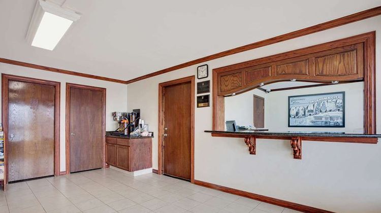Super 8 Oklahoma/Frontier City Lobby