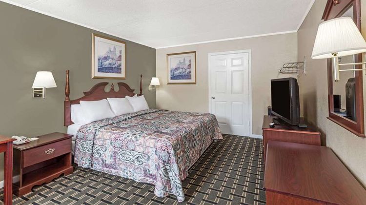 Days Inn Lenoir City Room